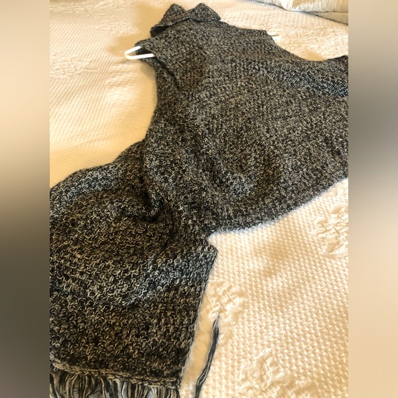 August Silk Turtleneck Scarf with Pockets - Picture 6 of 9